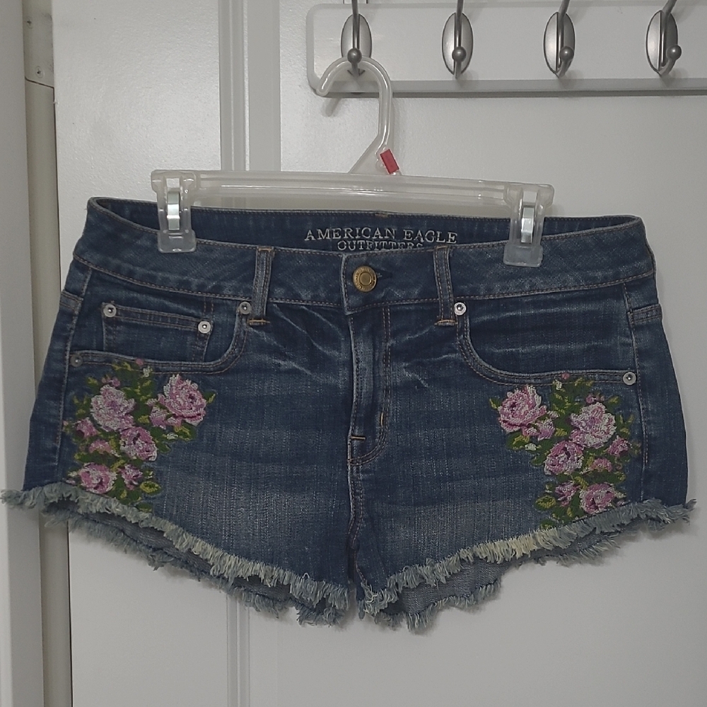 American Eagle Denim Shorts with Floral Embroidery size 8